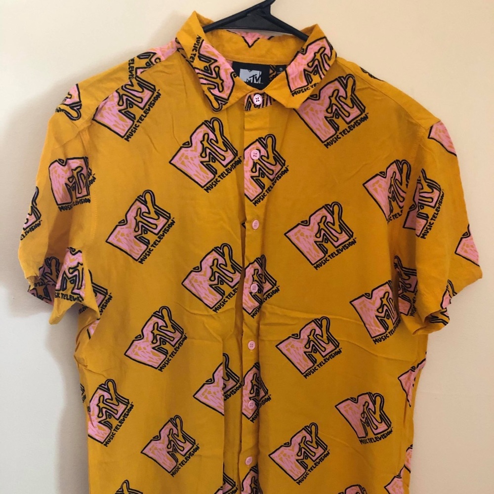 MTV unisex button down. Vintage logo.
